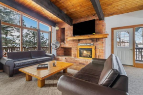 12 Beds Sleep 16 Chalet-Sauna-HotTub-2min to Blue